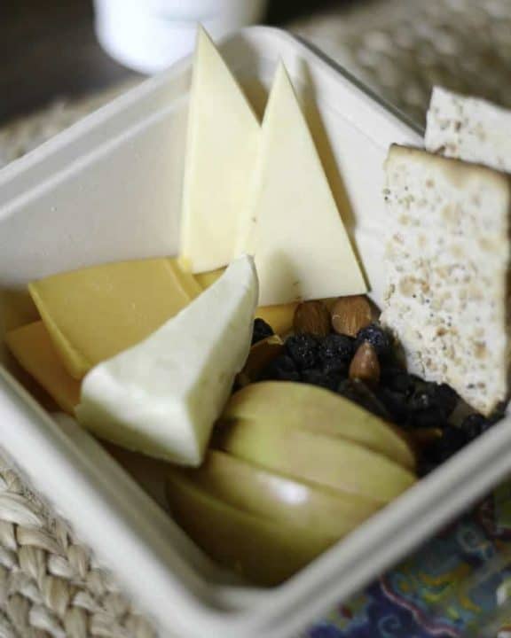 用这个CopyCat配方制作自己的自制星巴克奶伟德国际酪和水果小酒馆盒。